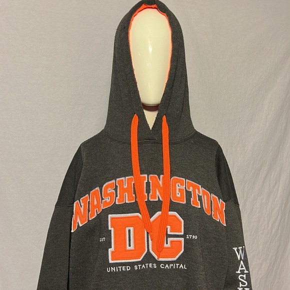 A nice hoodie from Washington DC the capital size is XL color is gray - Picture 2 of 7